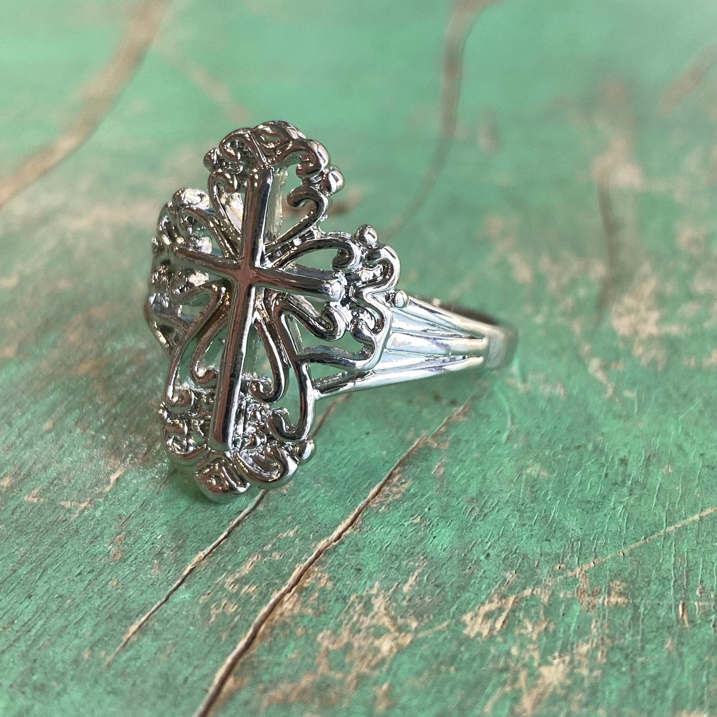 Scroll Cross Ring