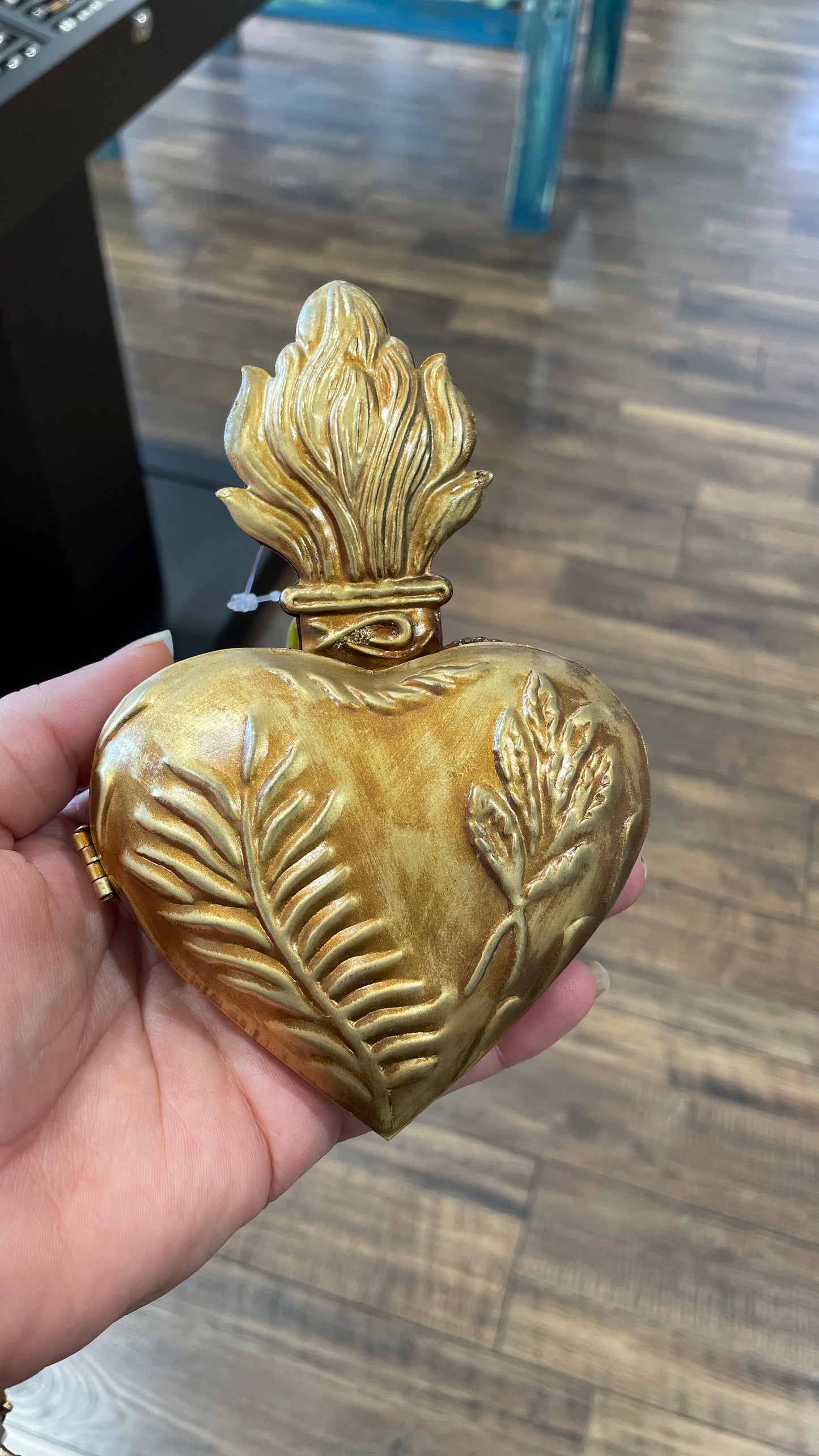 Sacred Heart Vines Ornament Box